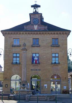 La mairie de Rougemont (Doubs).