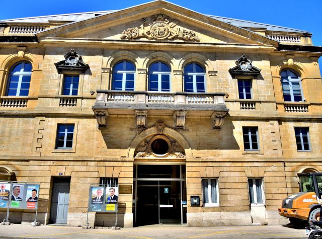 Façade du théâtre Bernard Blier, à Pontarlier. Doubs