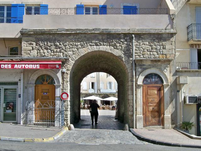 Porte Saint Jacques à Nyons (26)
