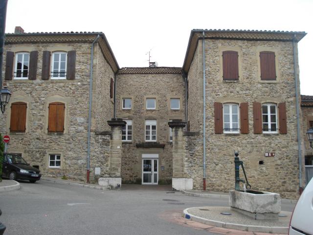place de la pompe à Saint-Vallier dans la Drôme