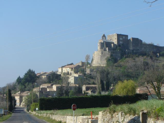 Roussas, le village, le château