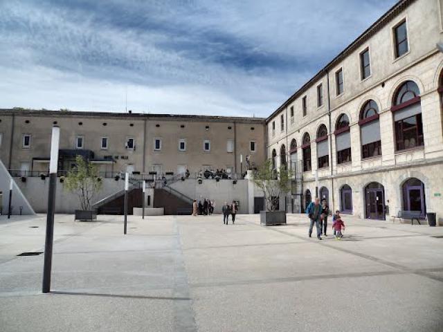 JOUR DE VOTE PLACE DE LA MAIRIE