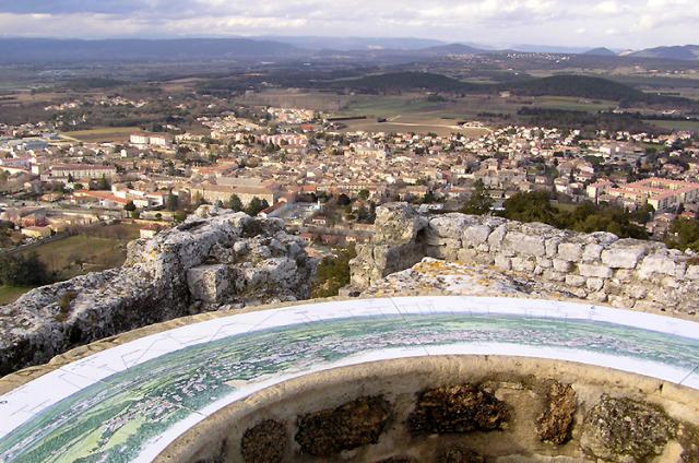 Vue générale de Saint-Paul-Trois-Châteaux depuis la colline de la Saint-Juste (2006)