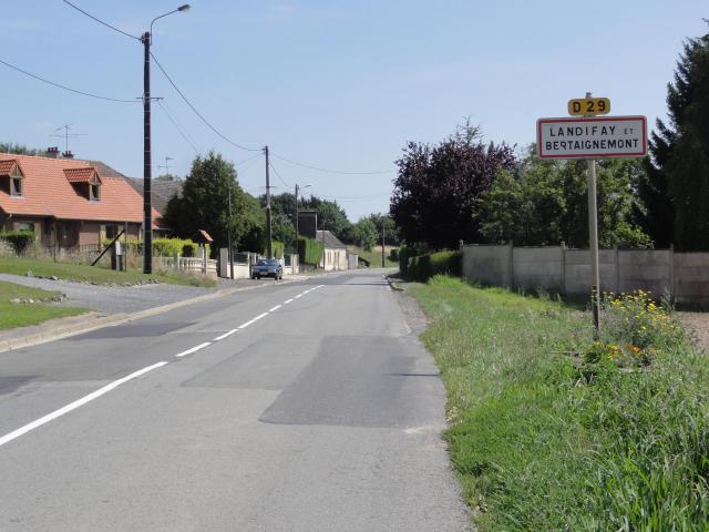 Landifay-et-Bertaignemont (Aisne) City limit sign