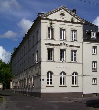 Hospice à Harcourt, Eure (27), Normandie, fondé en 1695, en partie incendié 1895, à usage de maison de retraite (2009).