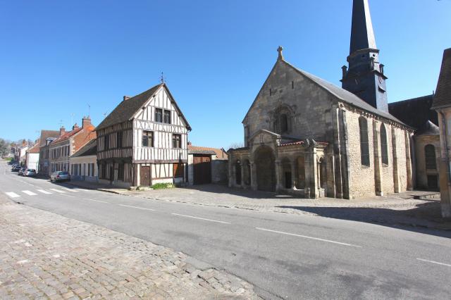 Eglise Saint Jean-Baptiste à Dangu, France