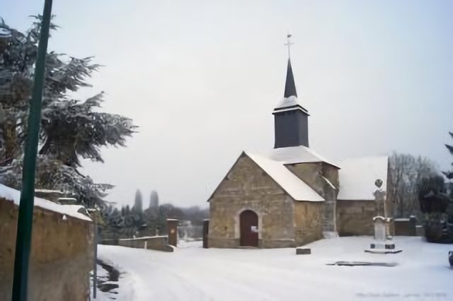 L'Eglise vue depuis la rue Gonet