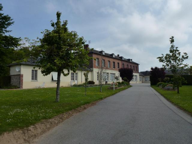 Plasnes (Eure, Fr) mairie - école