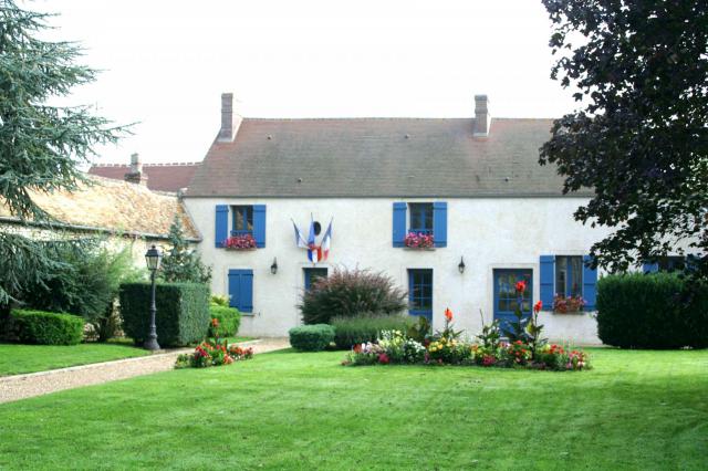 Mairie de Villiers-en-Désoeuvre - Eure (France) - ancienne orangerie du château de Lorey (Breuilpont).