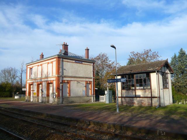 La Gare de Saint-Rémy désaffectée aujourd'hui et pour ajouter dans l'article correspondant.