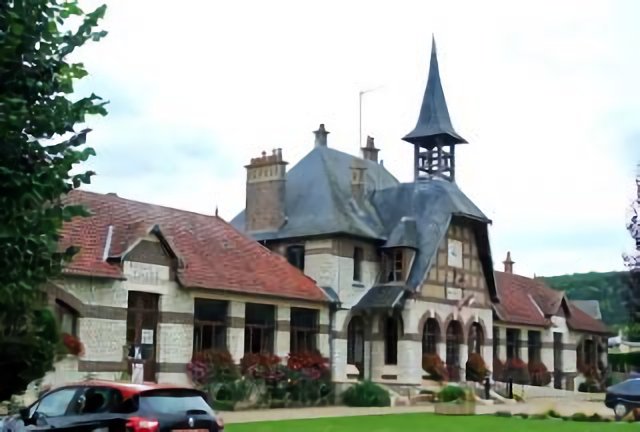 Hondouville (Eure)_La Mairie et les Ecoles