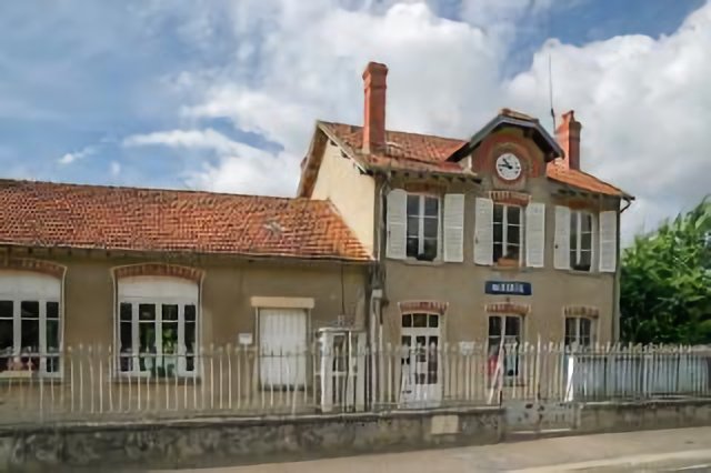 Ecoles et Mairie Brumezt