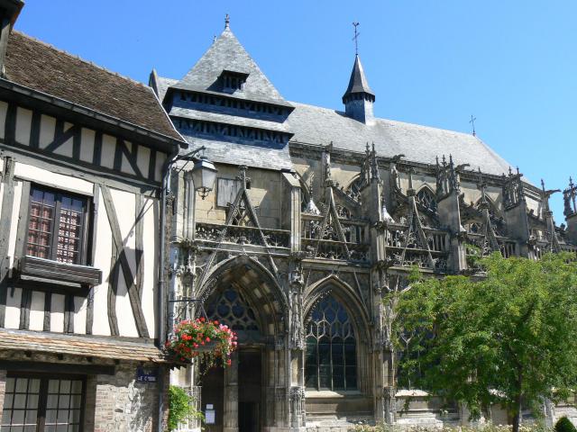 Façade sud de l'église de Pont-de-l'Arche